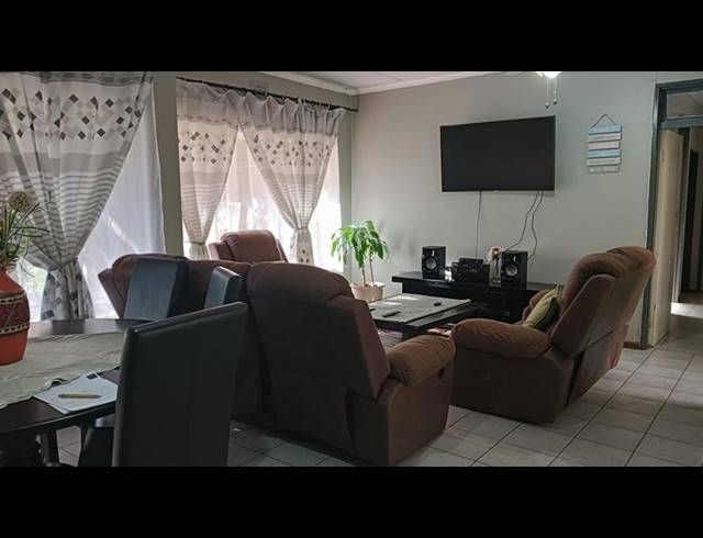 3 BEDROOM HOUSE FOR SALE IN FARNINGHAM RIDGE